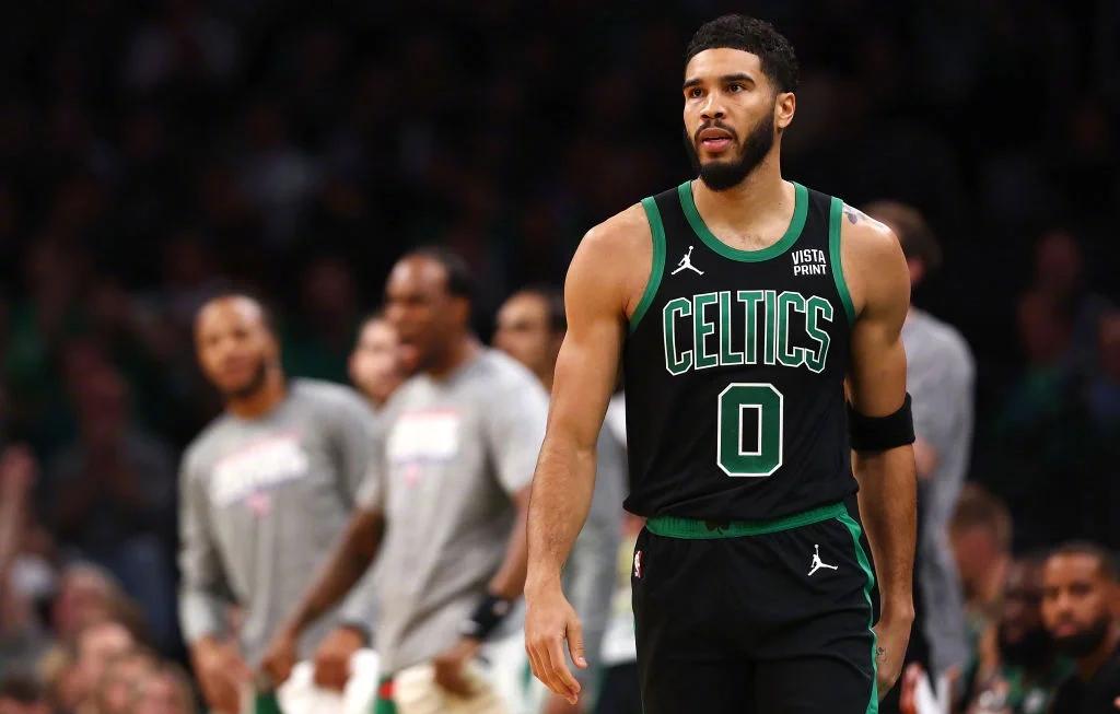 塔图姆迎来十赛季高光表现，篮网球迷沸腾！